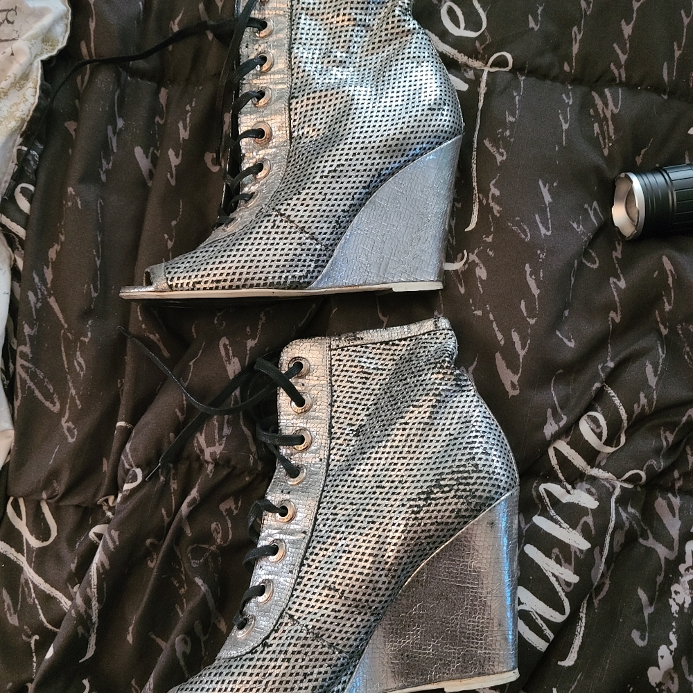 CHANEL SILVER LEATHER LACE UP WEDGE DUSTRESSED BOOTIES O8P